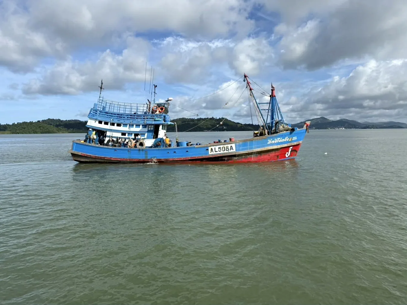 เรือประมงของบริษัทในน่านน้ำระนอง